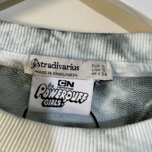 Stradivarius Powerpuff Girls Cropped Grey Tie Dye Sweatshirt Size Small BNWT - Picture 7 of 11